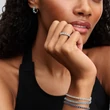 Kép 4/4 - Pandora világoskék Huggie fülbevaló - 293849C01