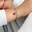 Kép 4/5 - Pandora piros csillogó katica függő - 792571C01