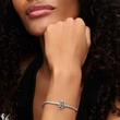 Kép 5/6 - Pandora Disney Daisie kacsa áttört ezüst charm - 793910C00
