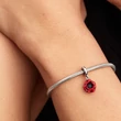 Kép 4/5 - Pandora vörös virág függő charm - 793917C01